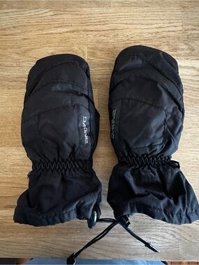Dakine Black Quilted Winter Mittens